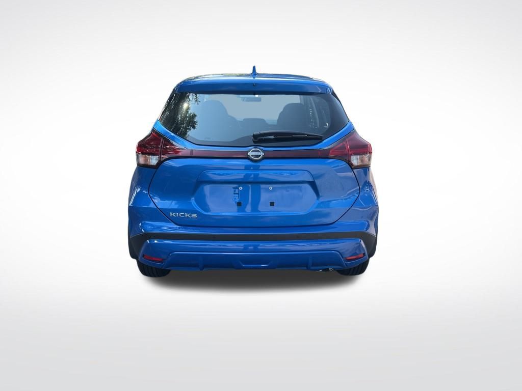 2025 Nissan Kicks Play S photo 2