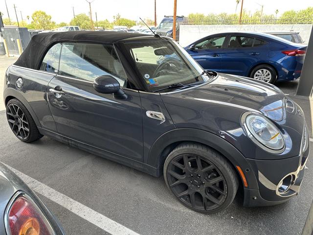 2018 Mini Cooper Convertible S photo 2
