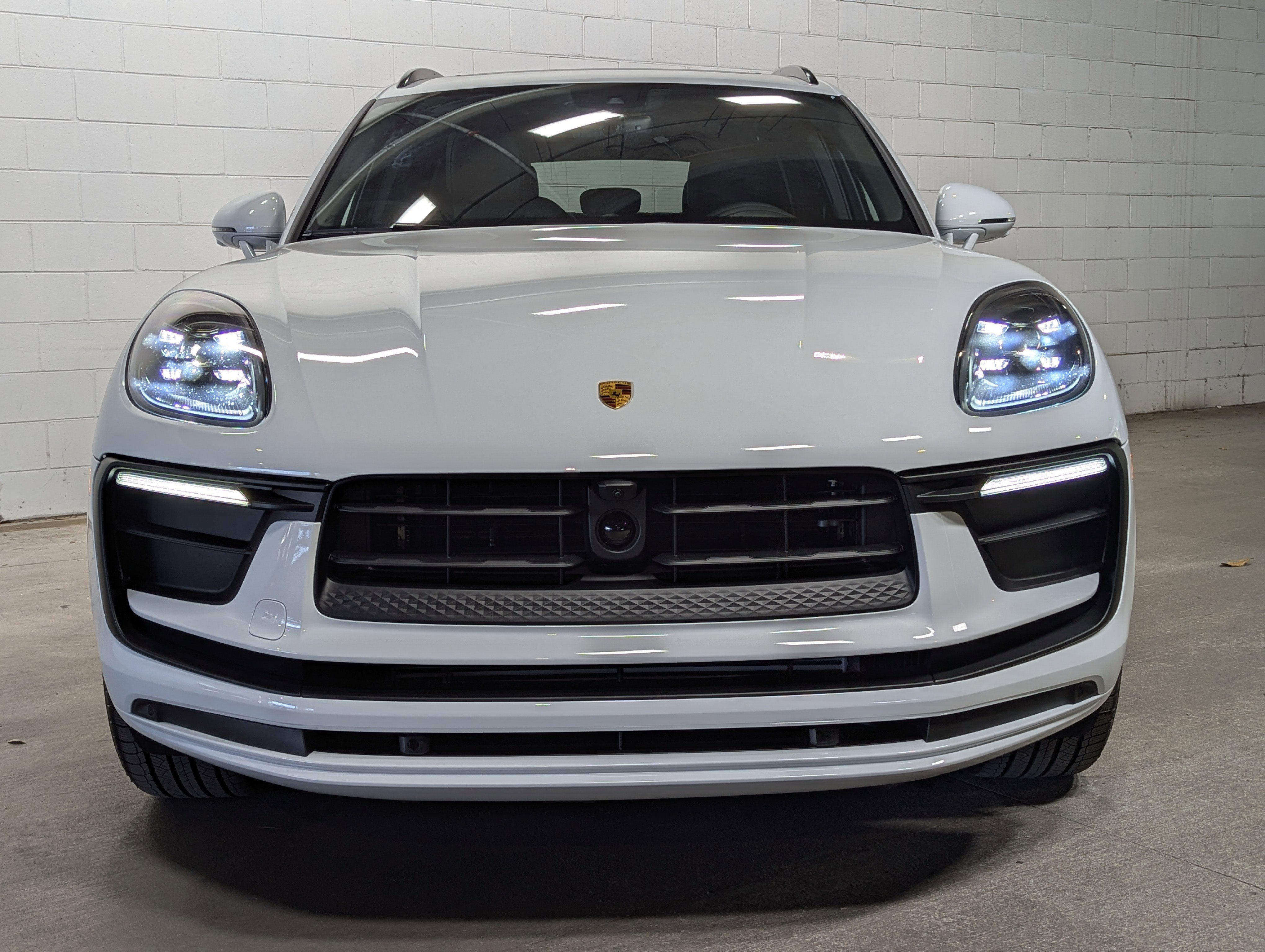 2026 Porsche Macan T photo 4