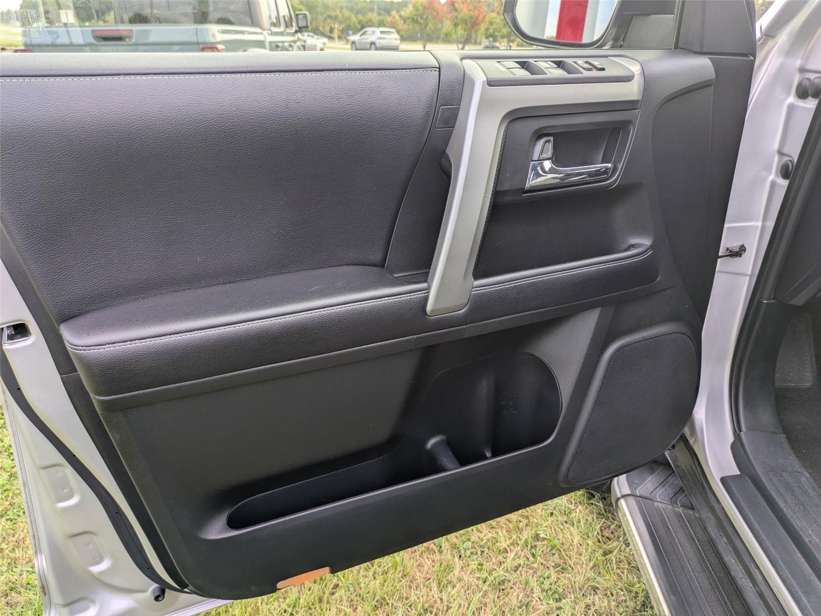 2018 Toyota 4Runner Limited SR5 Premium photo 10