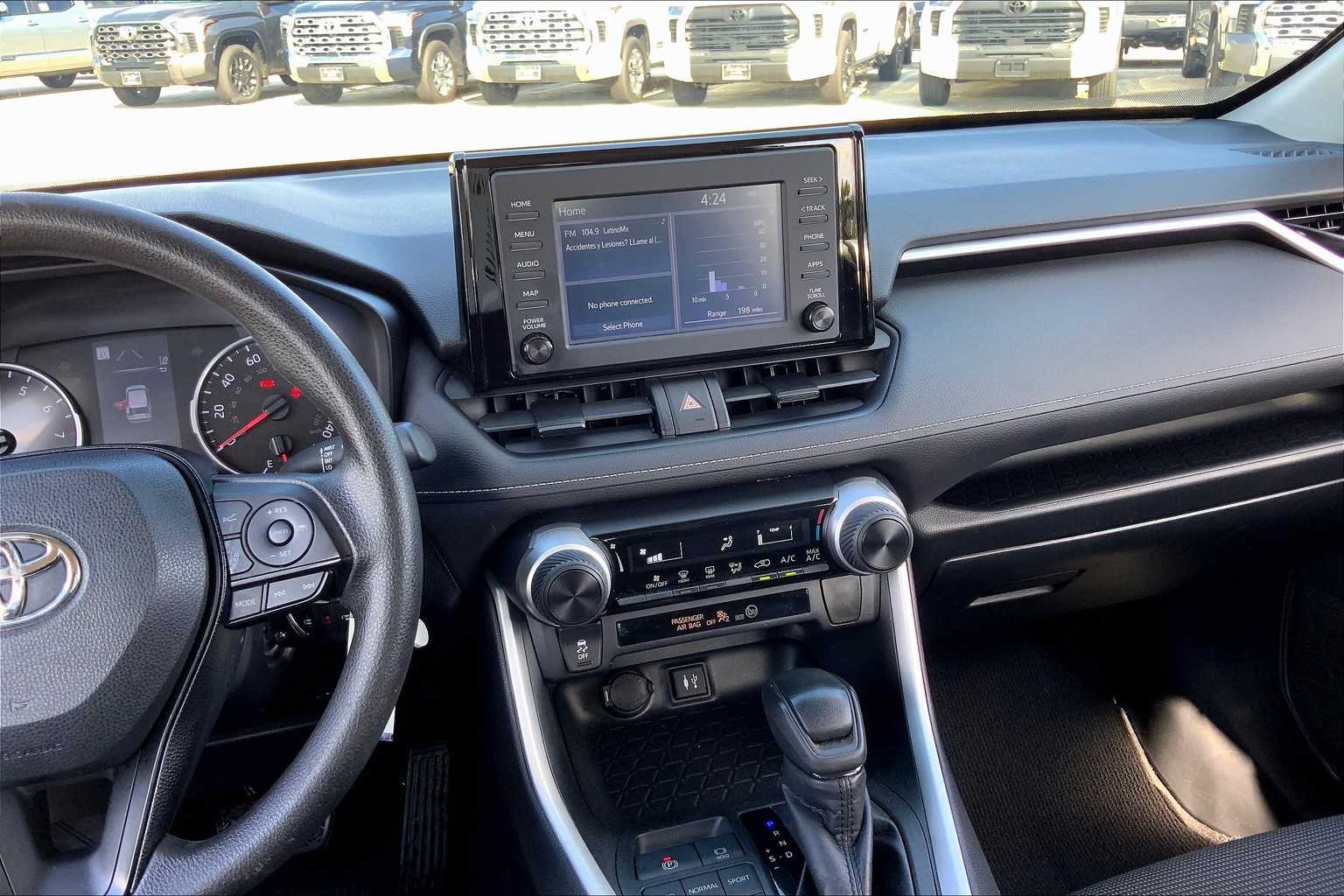 2019 Toyota RAV4 LE photo 6