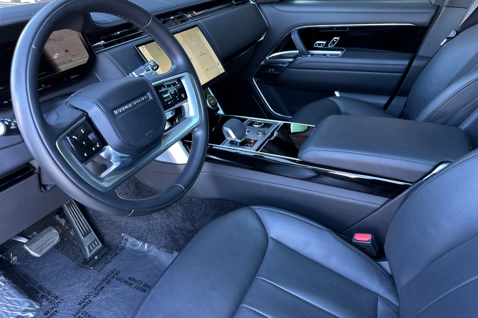 2023 Land Rover Range Rover SE photo 9