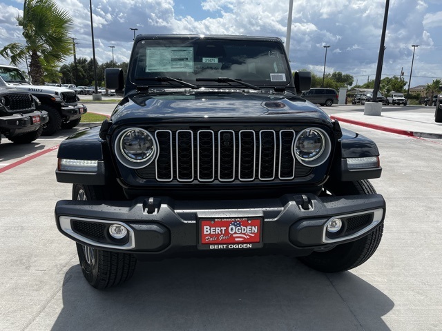 2025 Jeep Wrangler Sahara photo 2