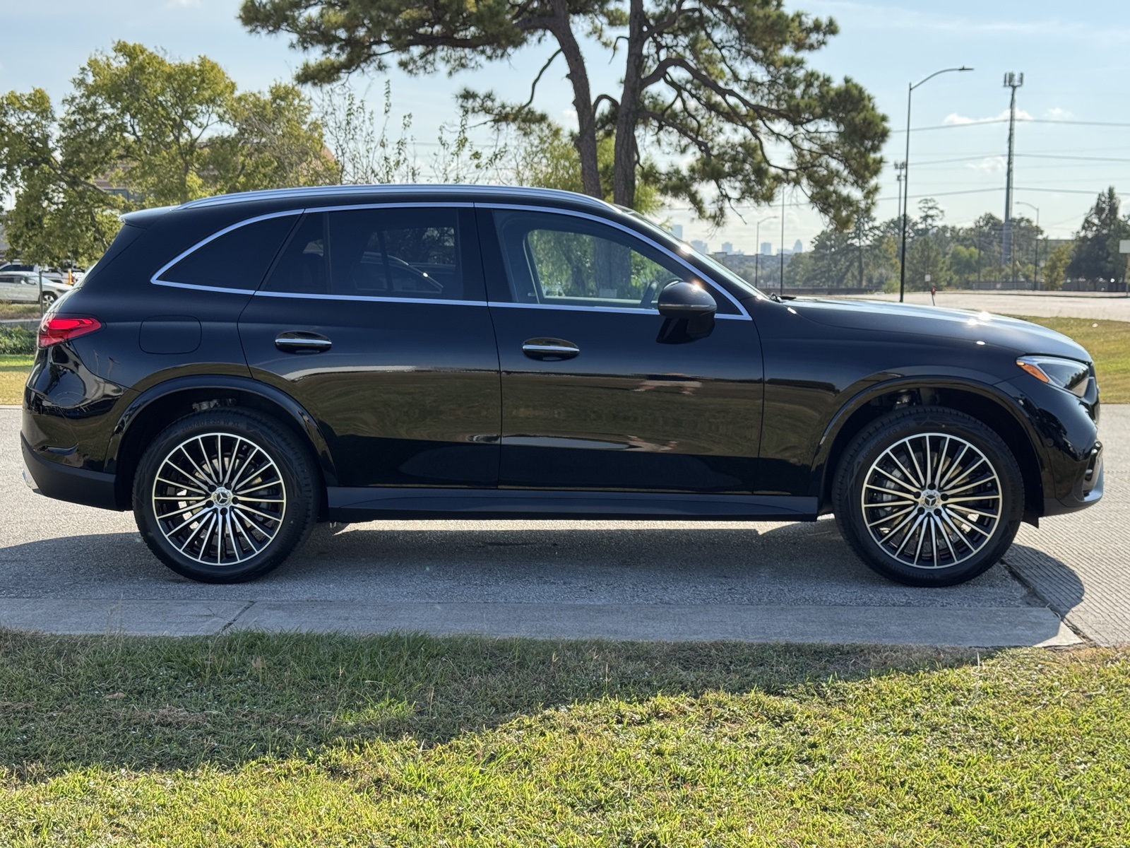 2026 Mercedes Benz GLC 300 photo 2
