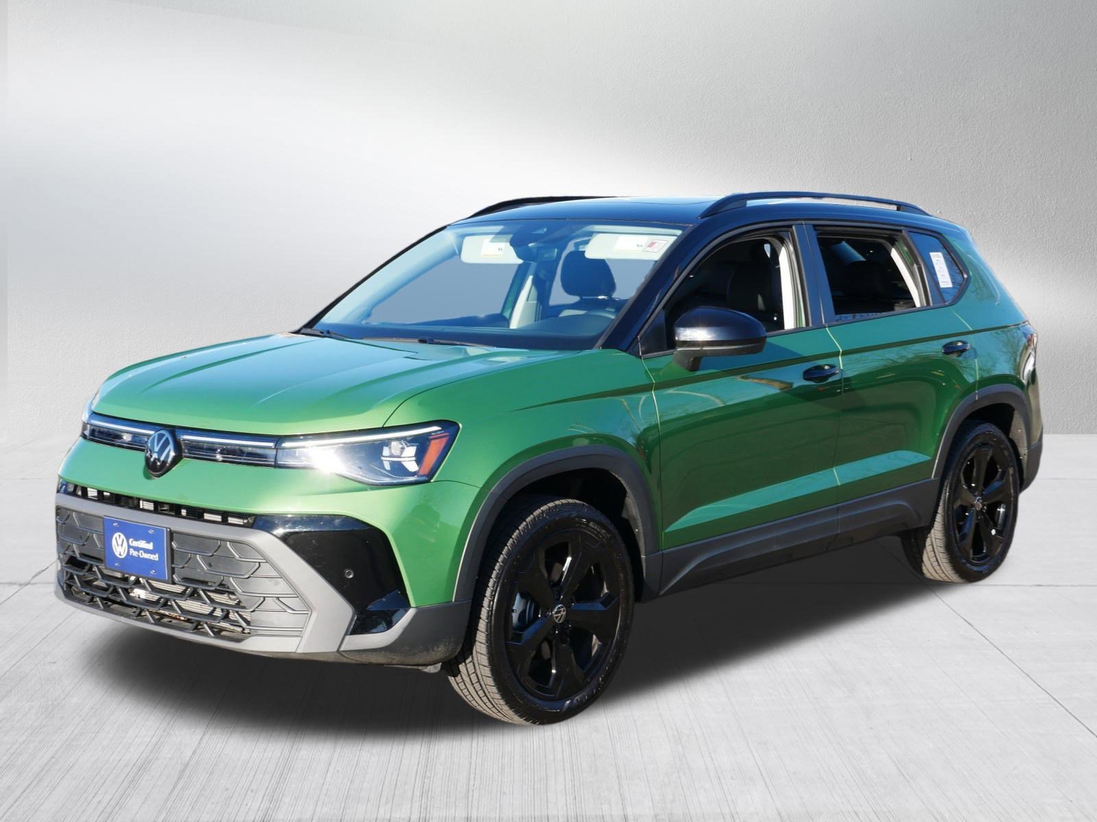 2025 Volkswagen Taos SE photo 3