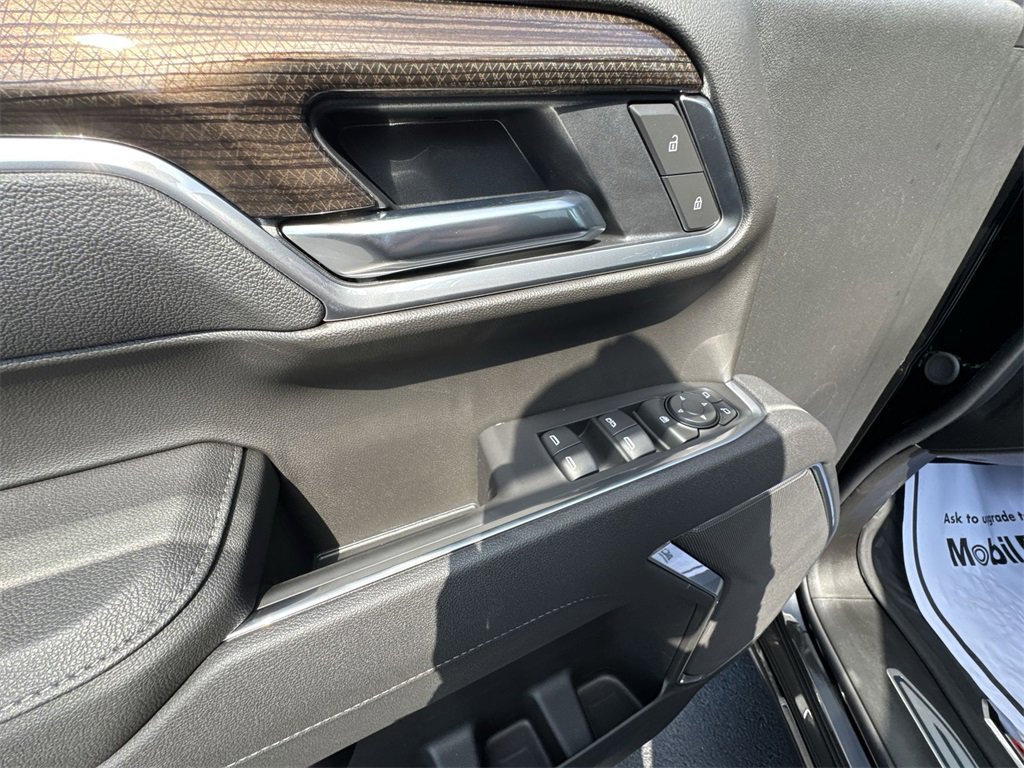 2025 Chevrolet Silverado 1500 LT photo 13