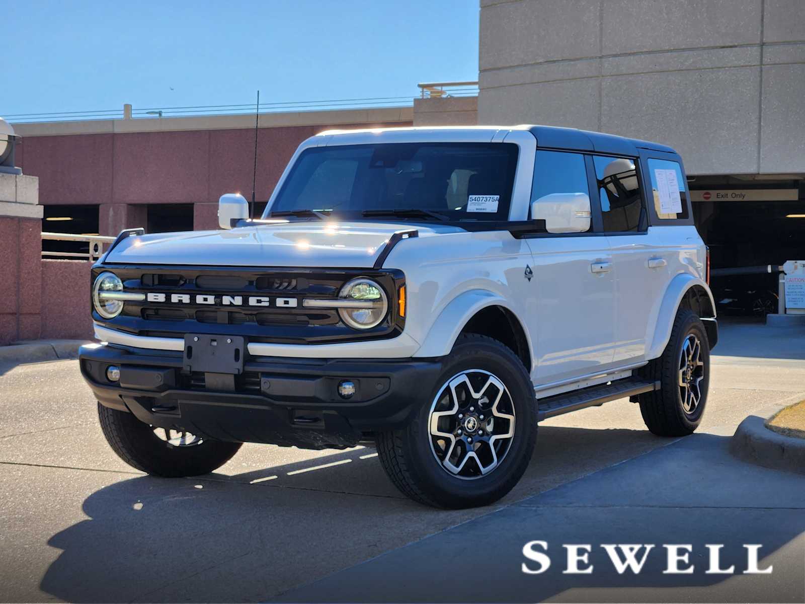 2024 Ford Bronco 4-Door Outer Banks's photo