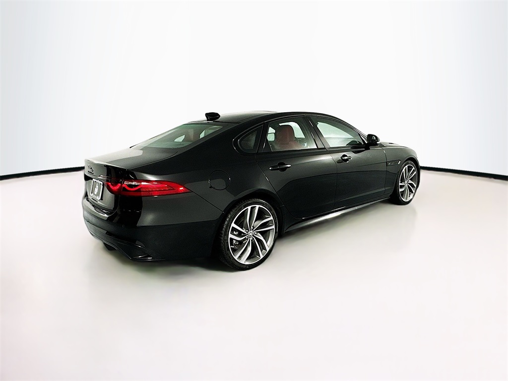 New 2024 Black Jaguar R-Dynamic SE image 5