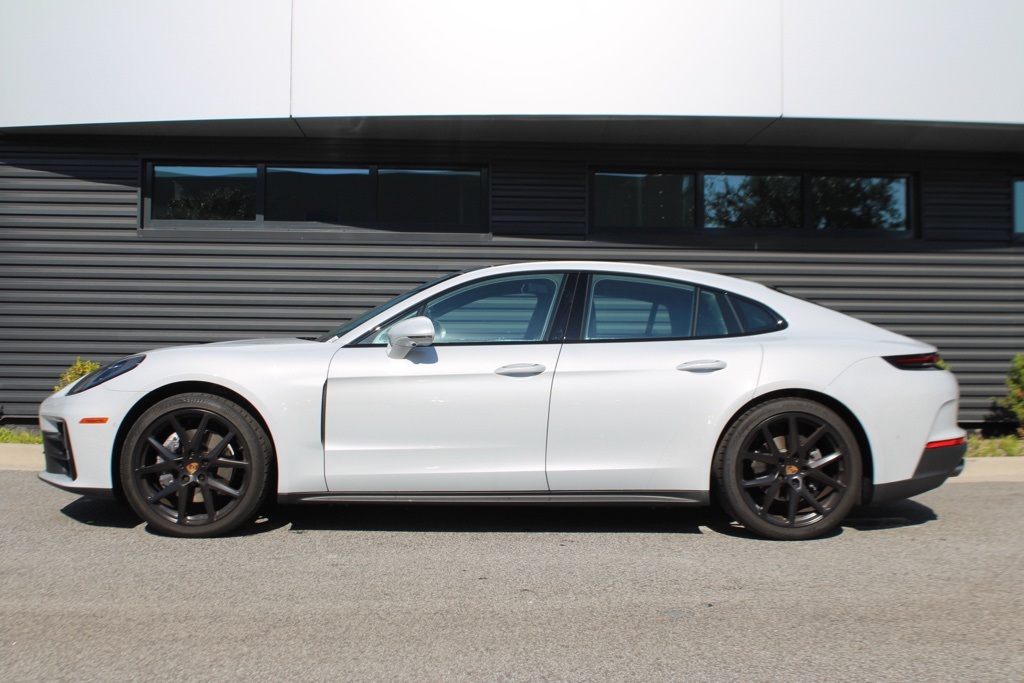 2025 Porsche Panamera 4 photo 2