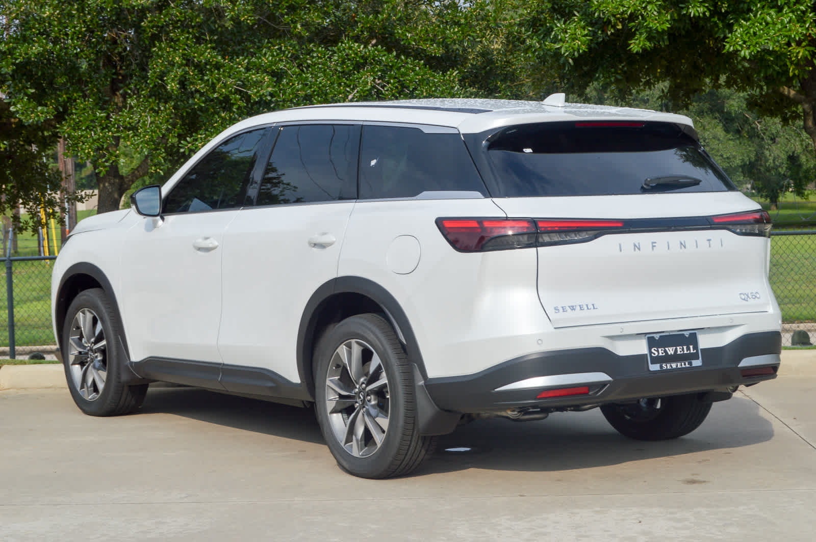 2026 Infiniti QX60 Pure photo 4