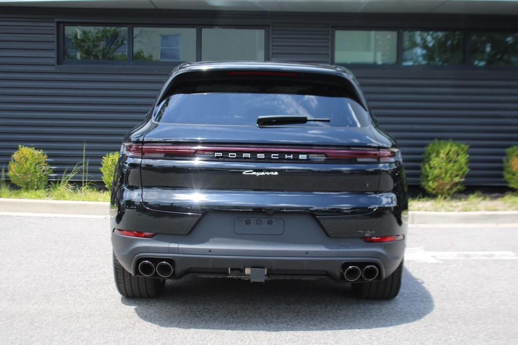 2025 Porsche Cayenne Base photo 6