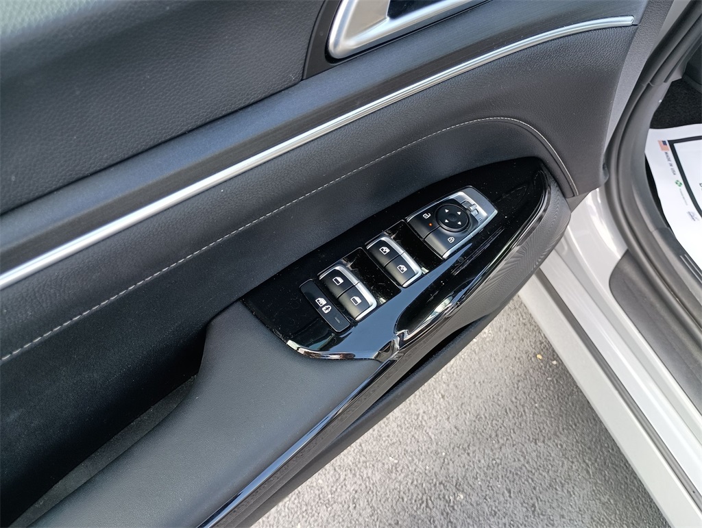 2025 Kia K5 GT-Line photo 19