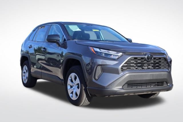 2024 Toyota RAV4 LE's photo
