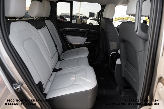 2025 Land Rover Defender 110 S photo 36