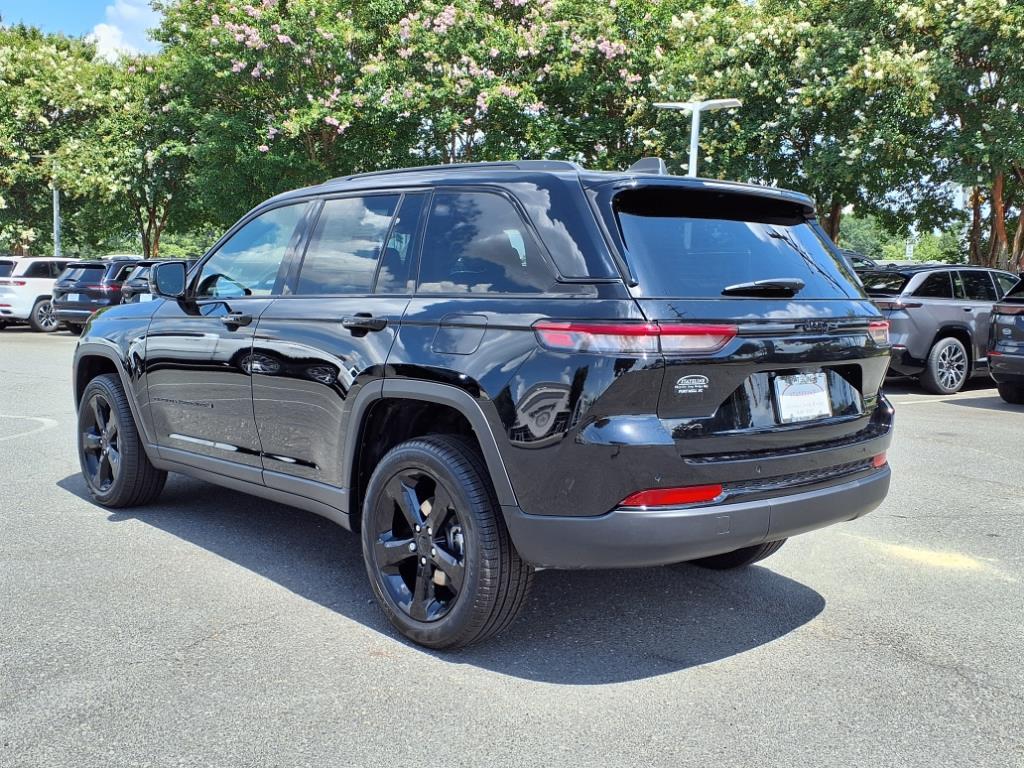 2025 Jeep Grand Cherokee Limited photo 10