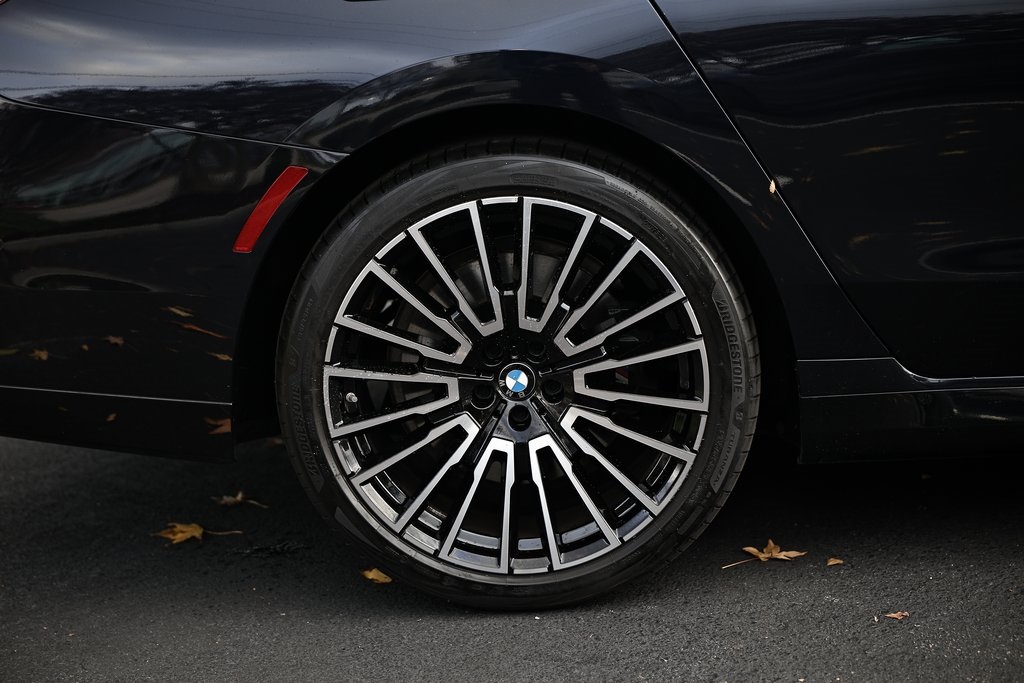 2025 Bmw 740i 7-series photo 4