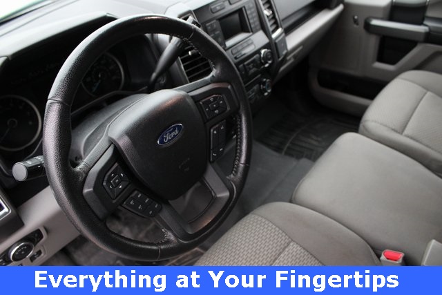 2016 Ford F-150 XLT photo 2