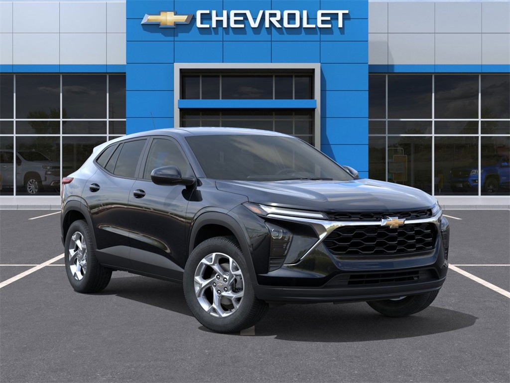 2025 Chevrolet Trax LS photo 2