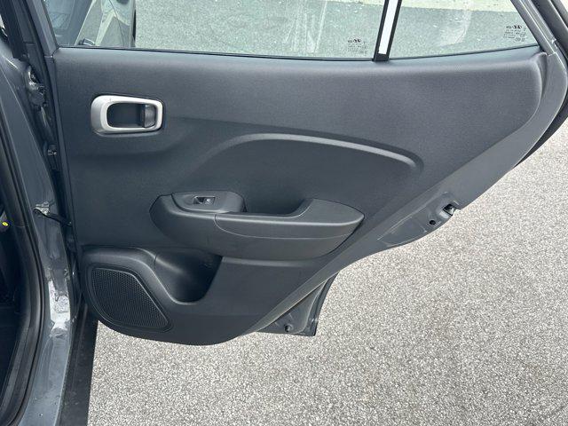2025 Hyundai Venue SE photo 15