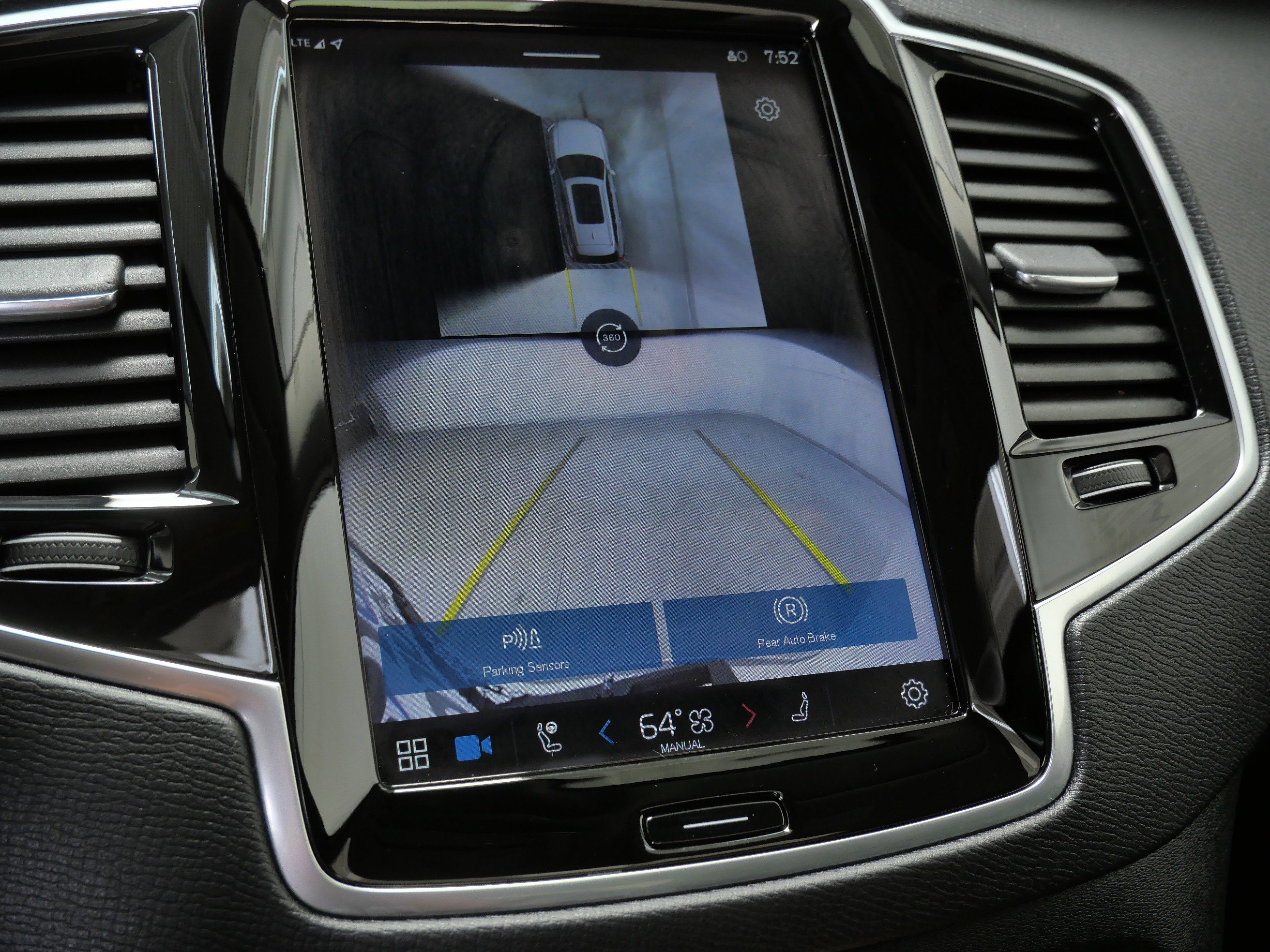 2025 Volvo XC90 Plus photo 25