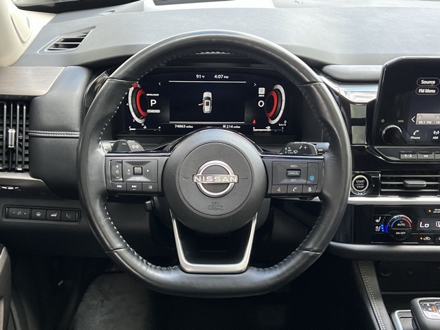 2022 Nissan Pathfinder Platinum photo 16