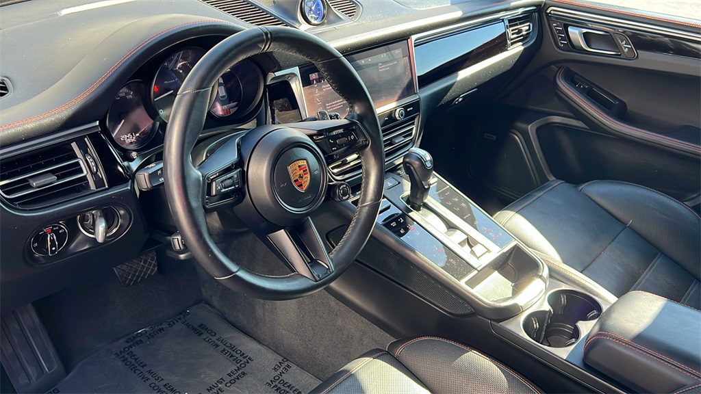 2023 Porsche Macan T photo 11