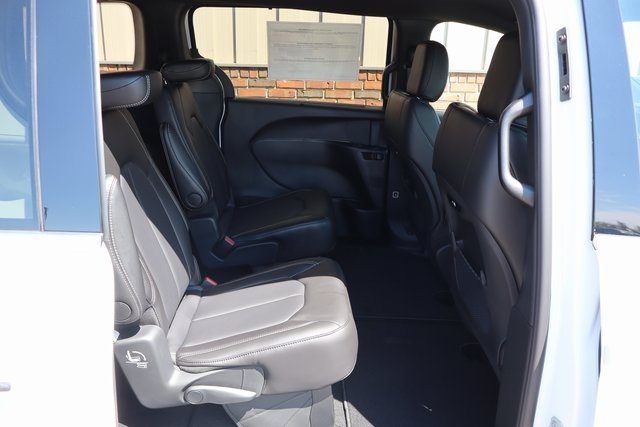 2025 Chrysler Pacifica photo 47
