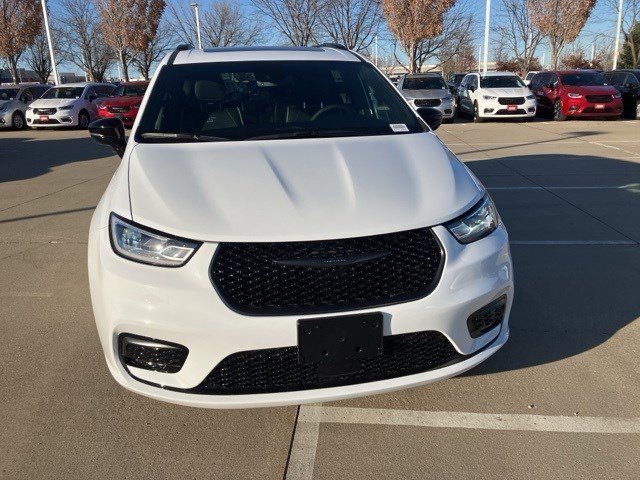 2026 Chrysler Pacifica Limited photo 2