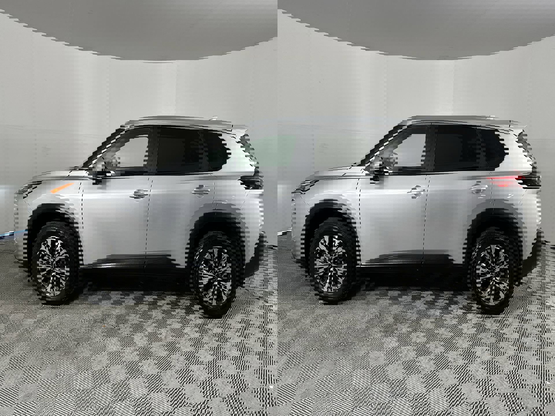2023 Nissan Rogue SV photo 4