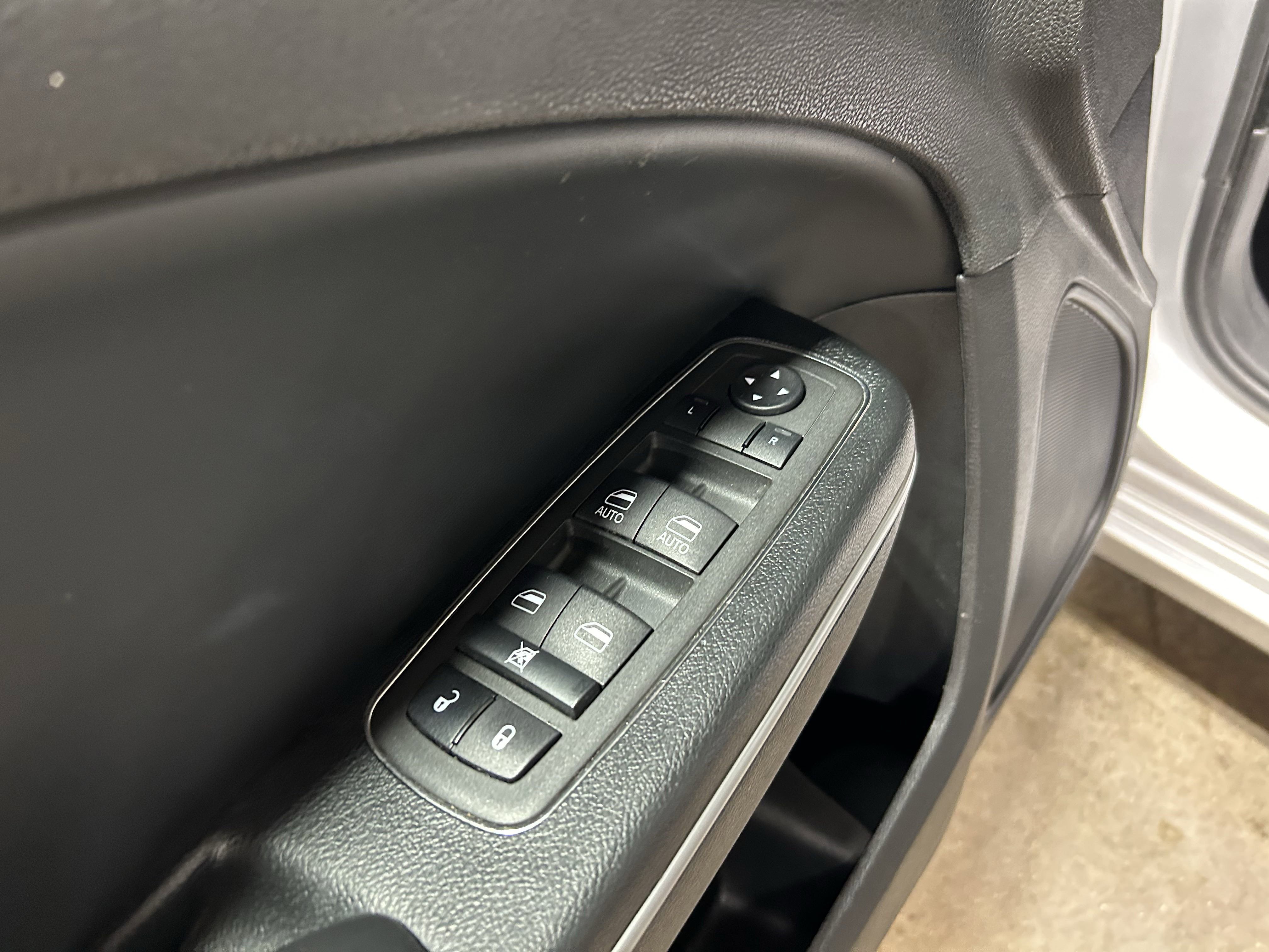 2022 Dodge Charger SXT photo 4
