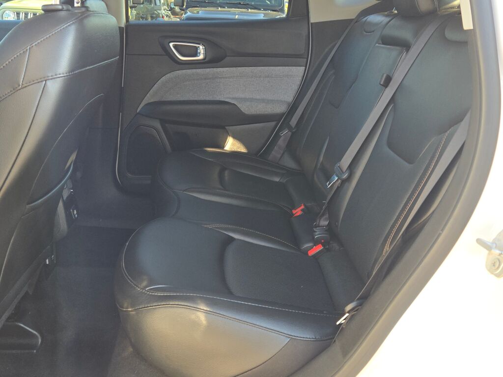 2022 Jeep Compass Latitude Lux photo 16