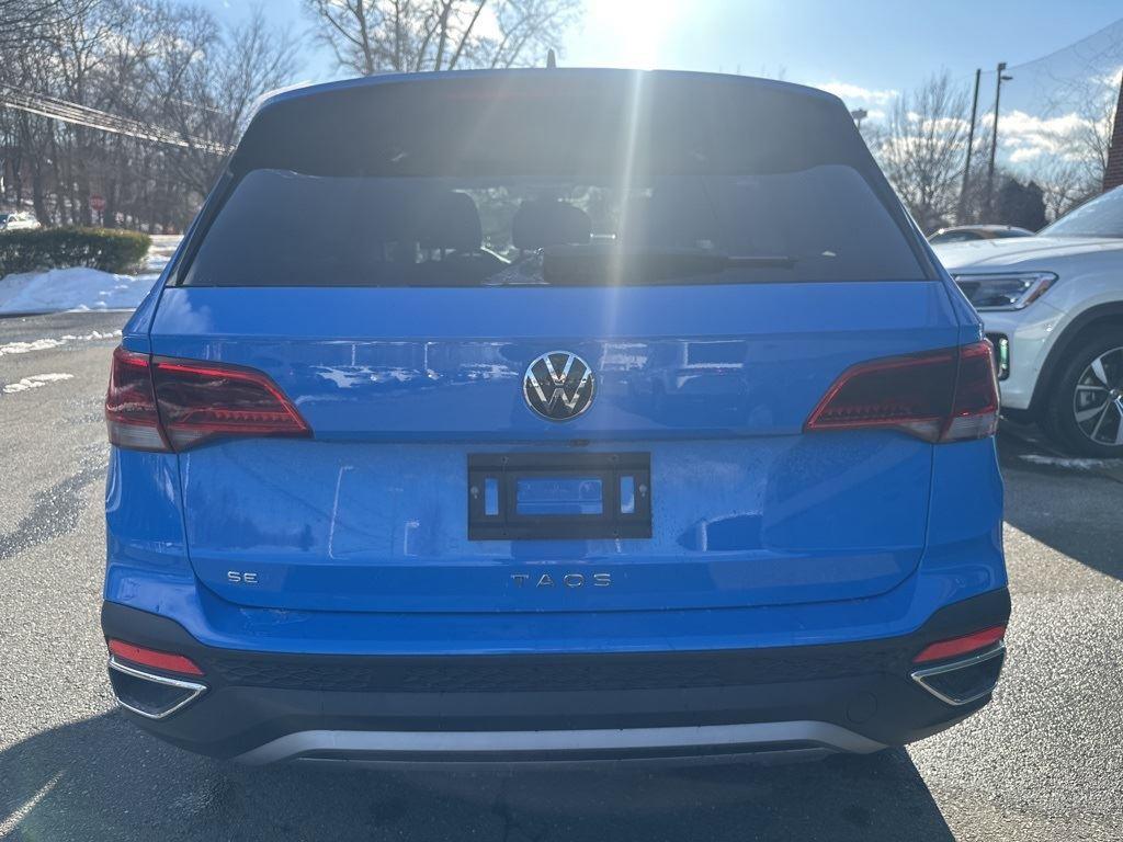 2024 Volkswagen Taos SE photo 2
