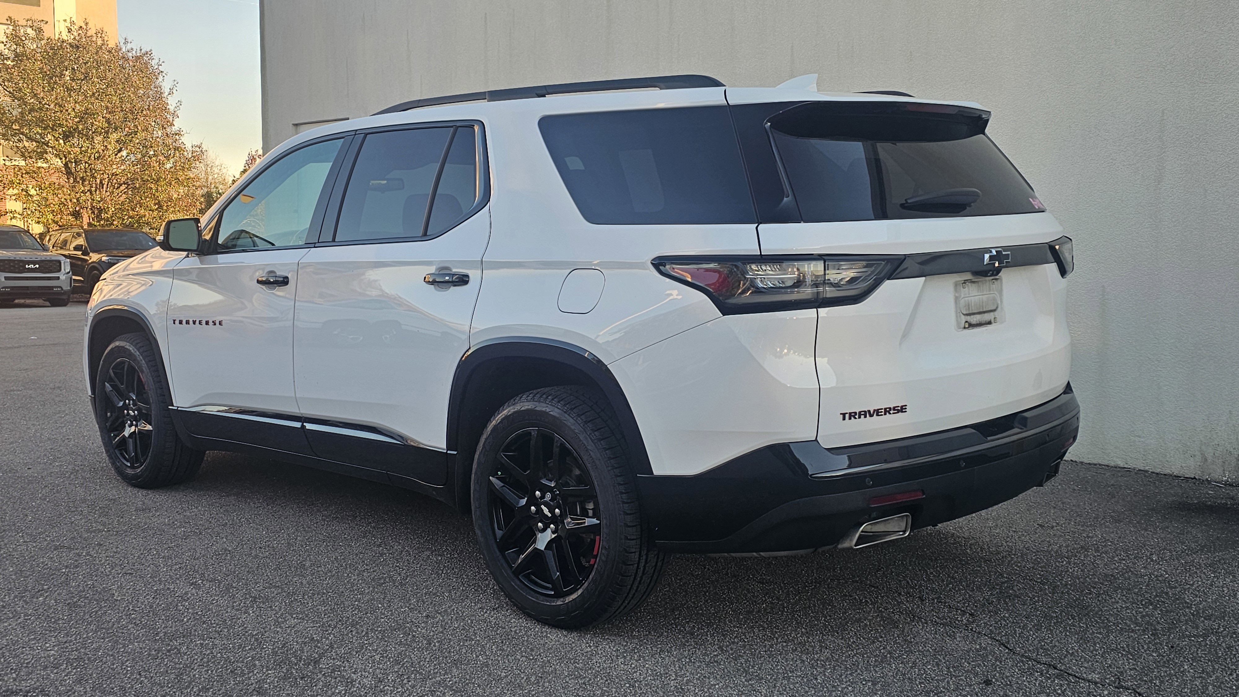 2021 Chevrolet Traverse Premier photo 2