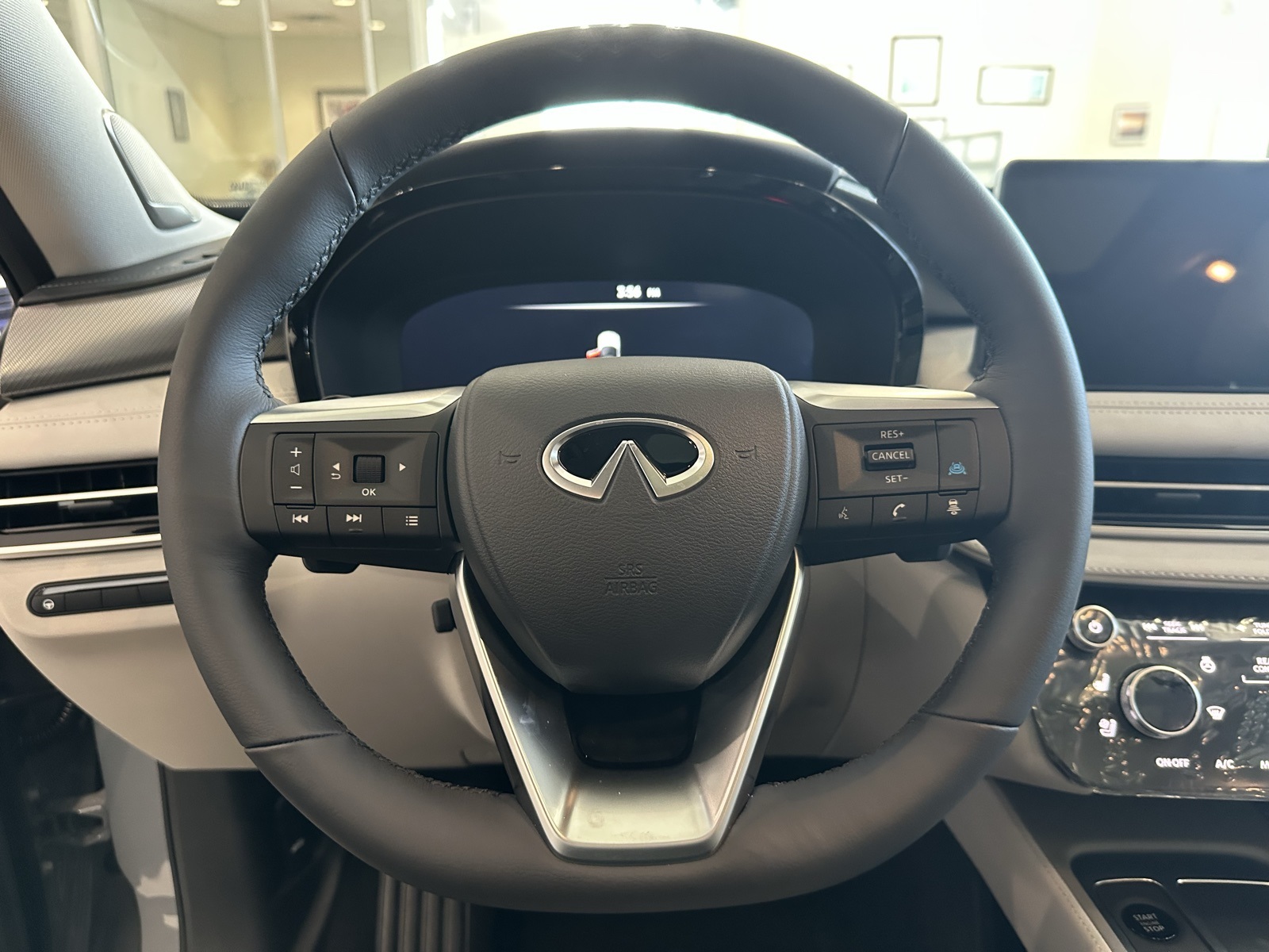 2026 Infiniti QX60 Luxe photo 14