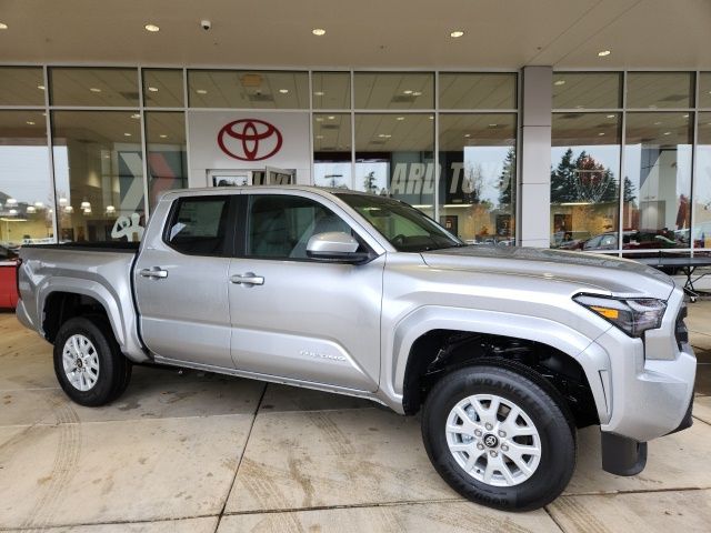2025 Toyota Tacoma SR5's photo