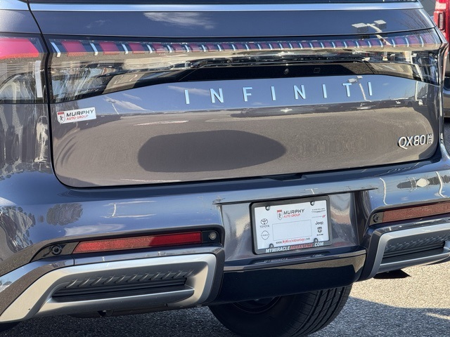 2025 Infiniti QX80 Luxe photo 3