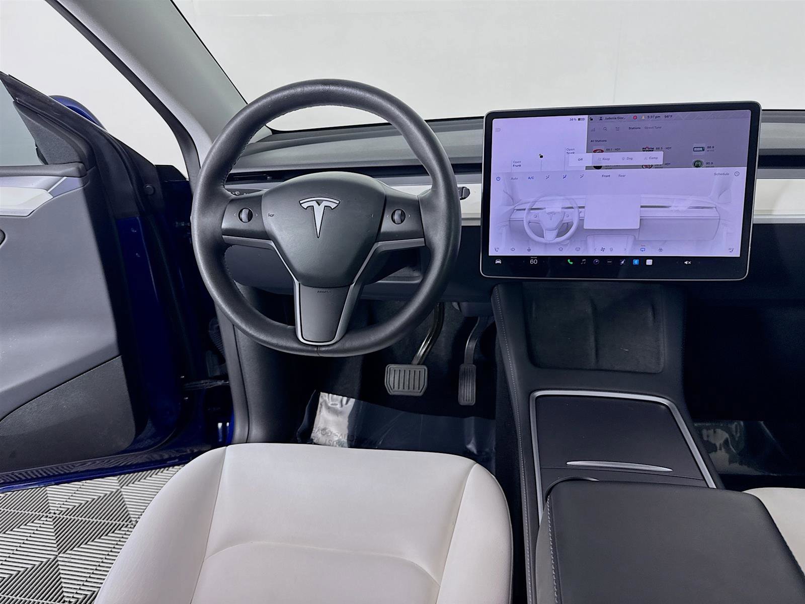 2023 Tesla Model Y Long Range photo 19