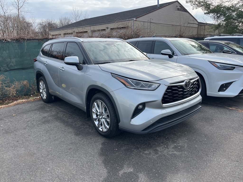2020 Toyota Highlander Limited's photo