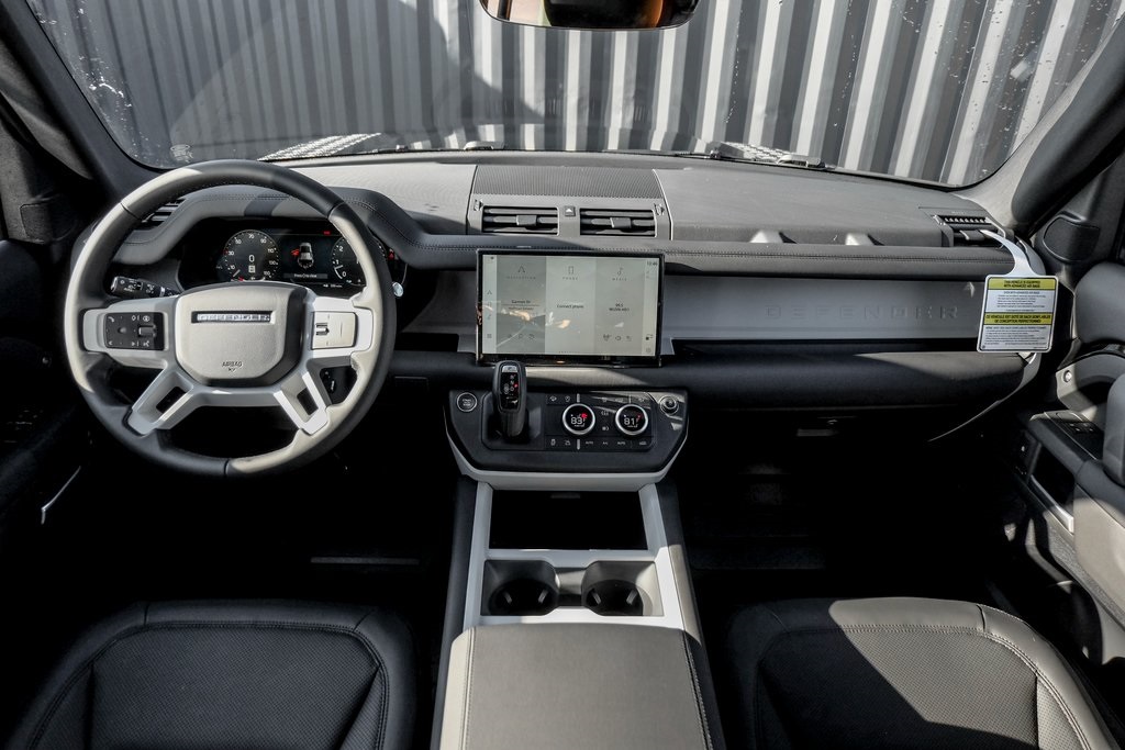 2025 Land Rover Defender 110 S photo 17