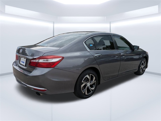 2017 Honda Accord LX photo 4