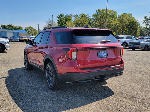 2025 Ford Explorer ST-Line photo 4