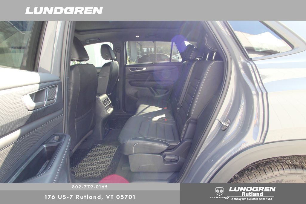 2025 Volkswagen Atlas Cross Sport SEL R-Line photo 21