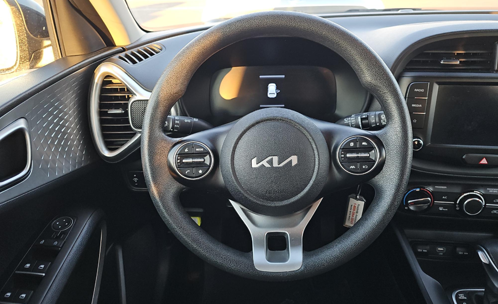 2023 Kia Soul LX photo 5