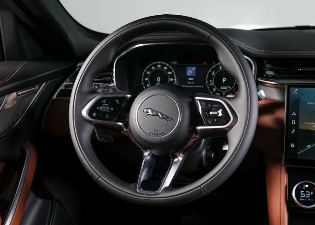 2025 Jaguar F-PACE R-Dynamic S photo 10