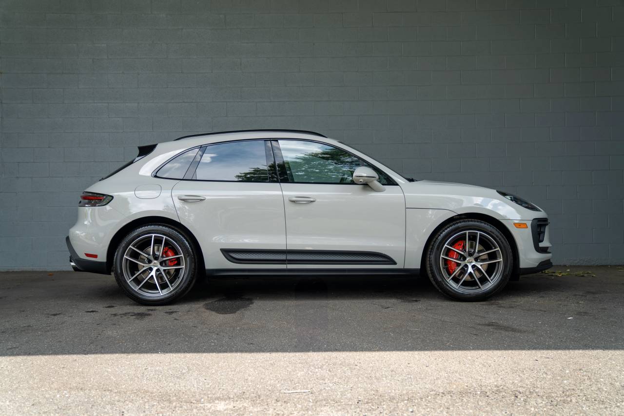 2025 Porsche Macan S photo 13
