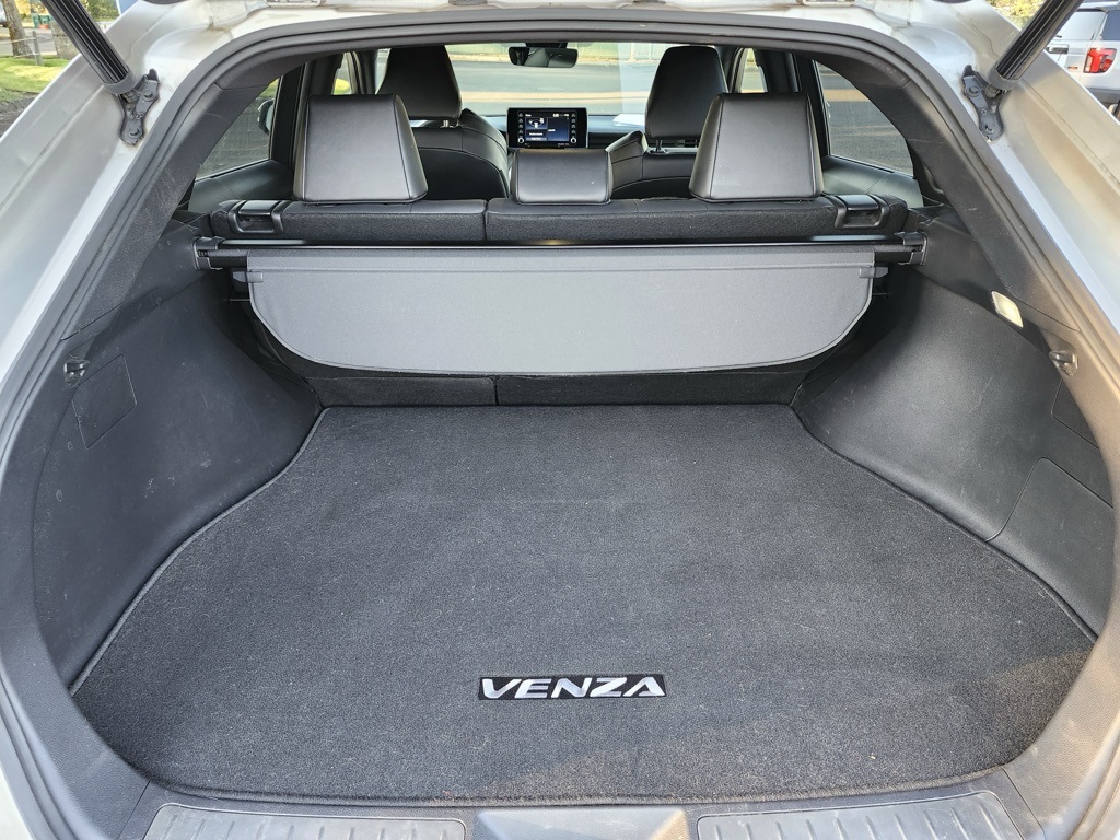 2022 Toyota Venza XLE photo 22