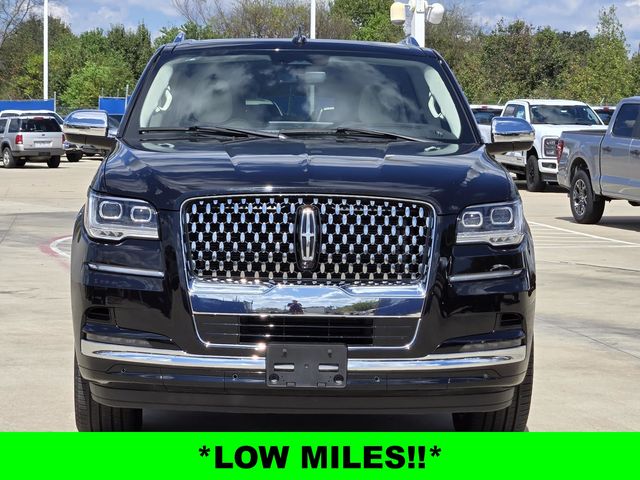 2024 Lincoln Navigator Black Label photo 2