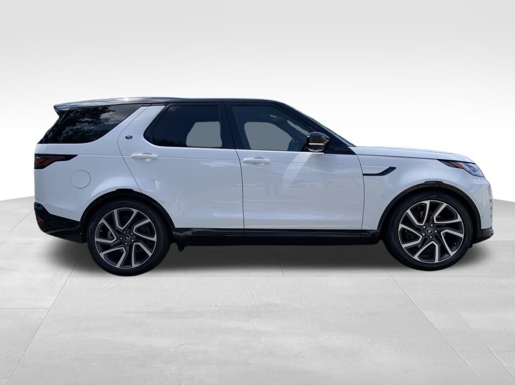 2025 Land Rover Discovery SE photo 2