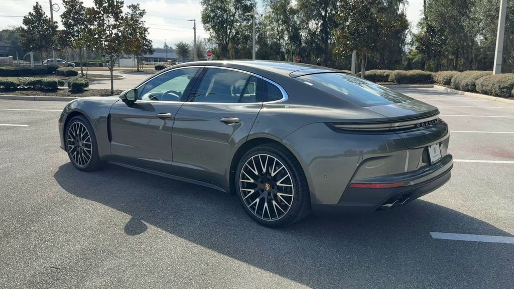2025 Porsche Panamera 4 photo 6