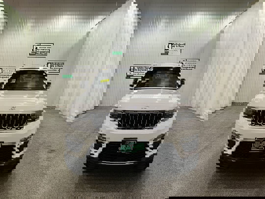 2025 Jeep Grand Cherokee Limited photo 2